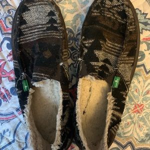 Furry in-lined sanuk shoes 🥾🌂❄️